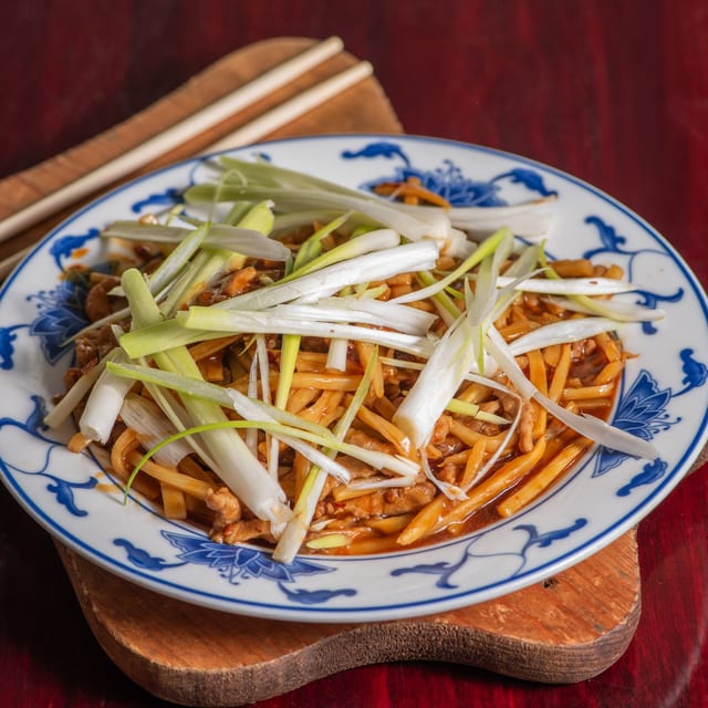 48. Shredded pork with peking sauce.