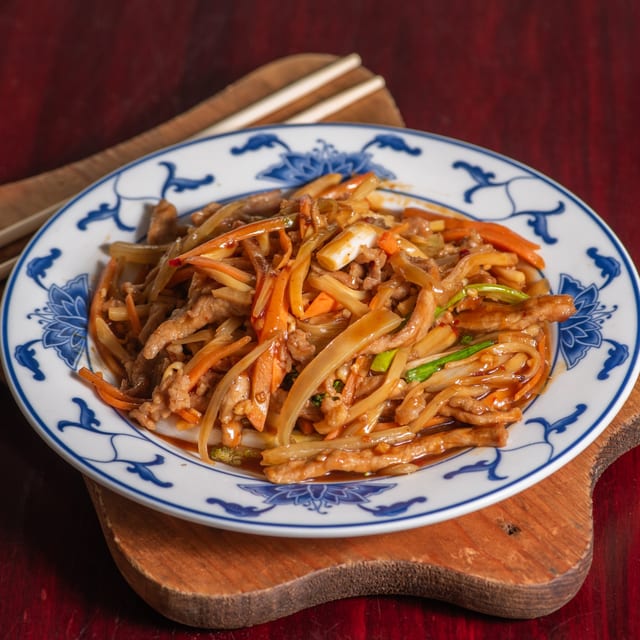 47. Shredded pork with garlic sauce.
