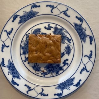 Blondie brownie with chocolate chip & nuts