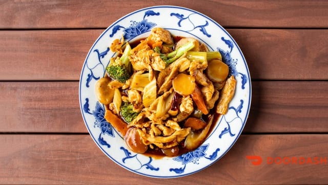 63. Sliced chicken with garlic sauce.