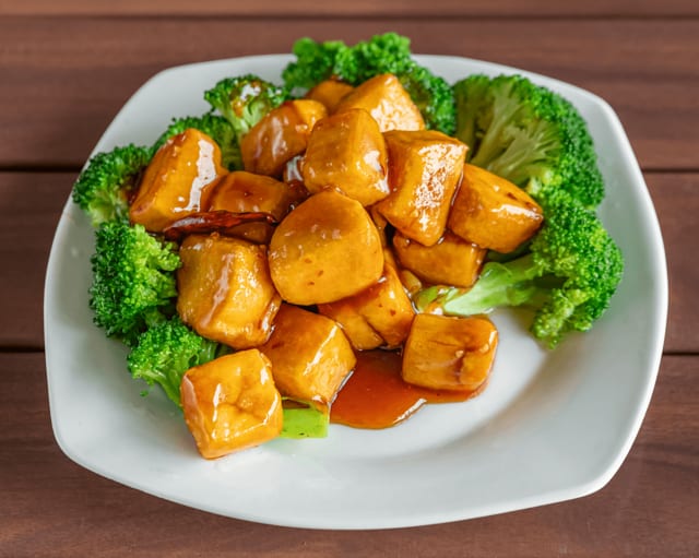 91. General tsou's tofu with broccoli.